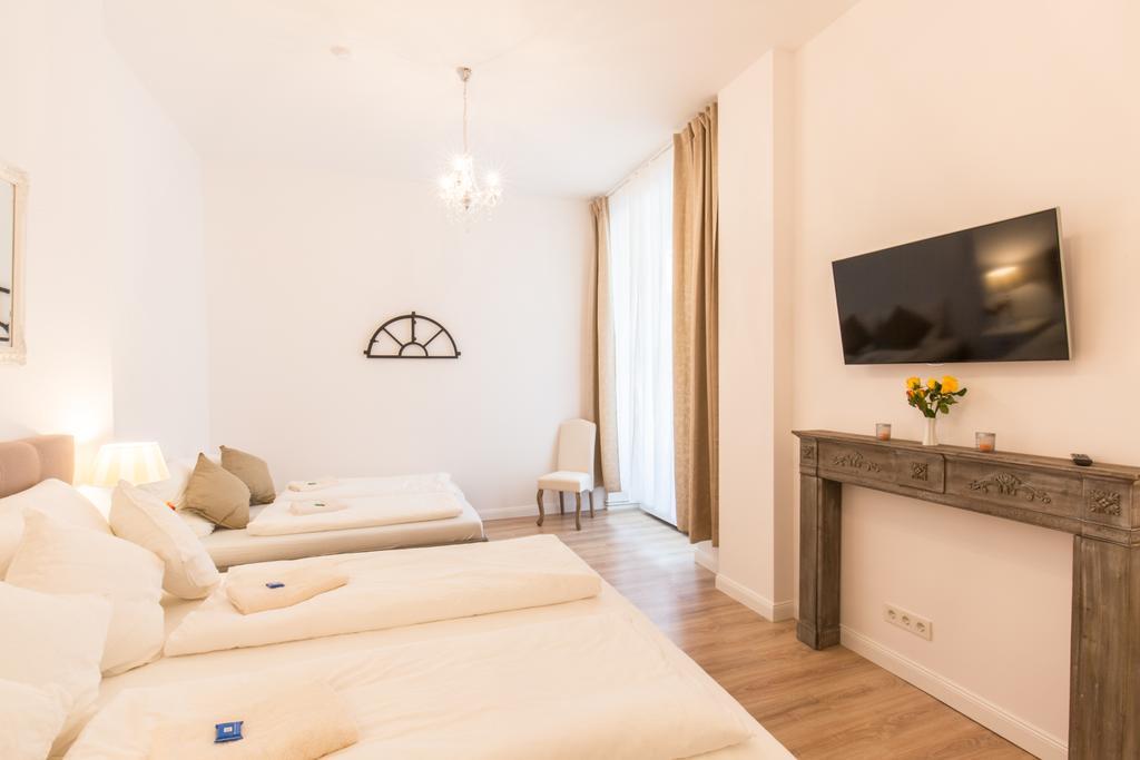 Fritz By Rockchair Apartments L Superhost Status L 3 Bedrooms Boxspringbeds 2 Bathrooms 2 Kitchen - Cozy Family & Business Flair Welcomes You! Berlin Eksteriør bilde